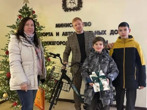 Министр транспорта Павел Саватеев принял участие в акции "Ёлка желаний"