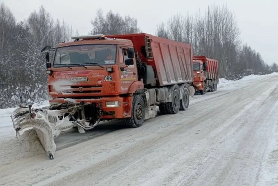 На расчистке региональных дорог в Нижегородской области задействовано более 900 единиц техники