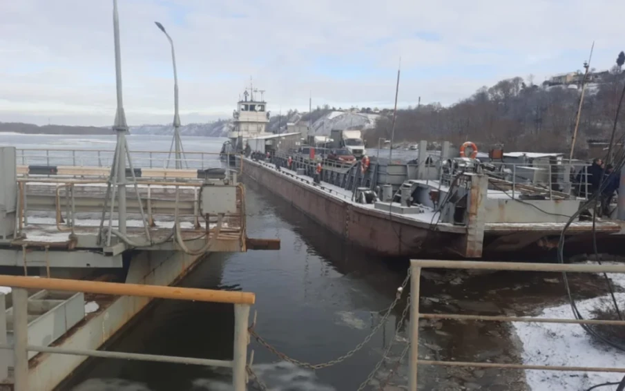 Работа парома организована в Павлове на время демонтажа наплавного моста