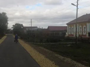 Жители села Озерки Шатковского района благодаря нацпроекту получили качественный подъездной путь к межрегиональной трассе. Ремонт сельской дороги был выполнен дополнительно к основной программе нацпроекта «Безопасные качественные дороги»