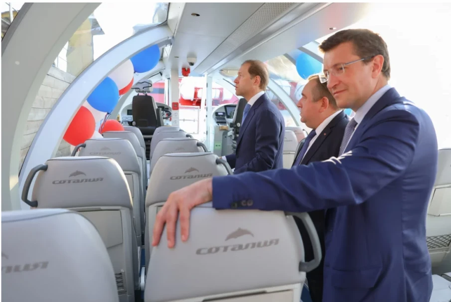 Денис Мантуров и Глеб Никитин осмотрели новые суда российского производства - «Соталия» и «ЭкоходЪ»