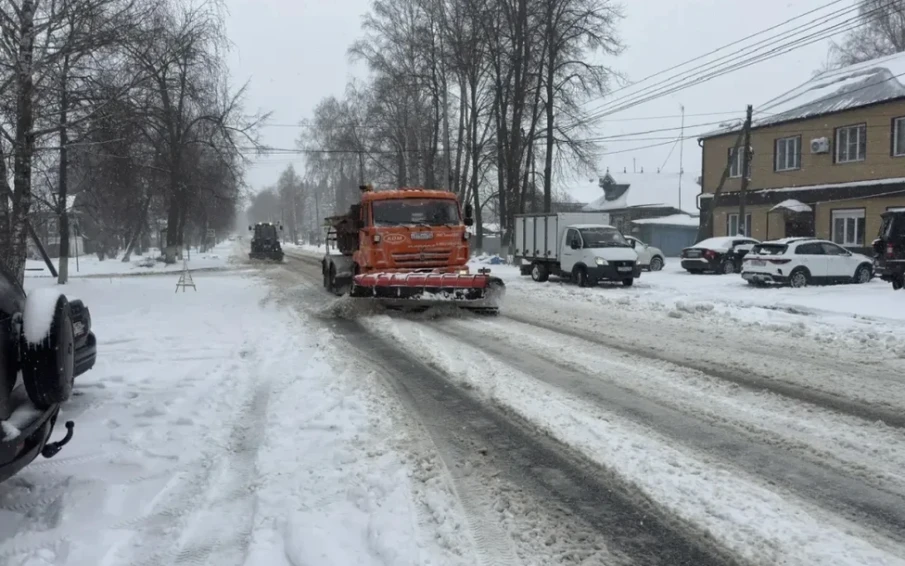 Дорожные службы Нижегородской области работают в усиленном режиме из-за апрельского снегопада