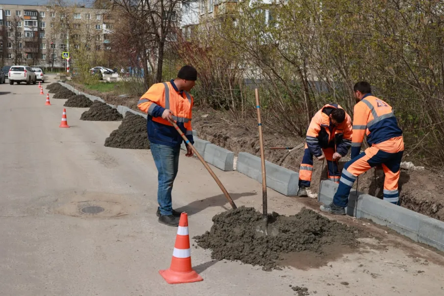 В Дзержинске стартовала ремонтная кампания в рамках нацпроекта «Безопасные качественные дороги». На ремонт муниципальных дорог в Дзержинске по нацпроекту будет направлено 124 млн рублей