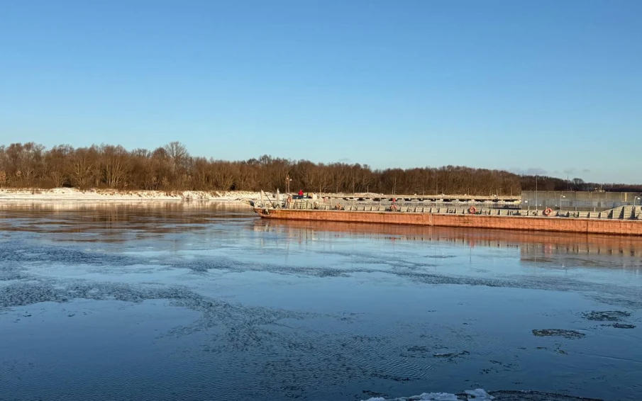 В ночь с 14 на 15 декабря в связи с образованием высокого ледохода на реке Ока в районе города Павлово произошло повреждение берегового устоя, в связи с чем временно приостановлена работа наплавного моста