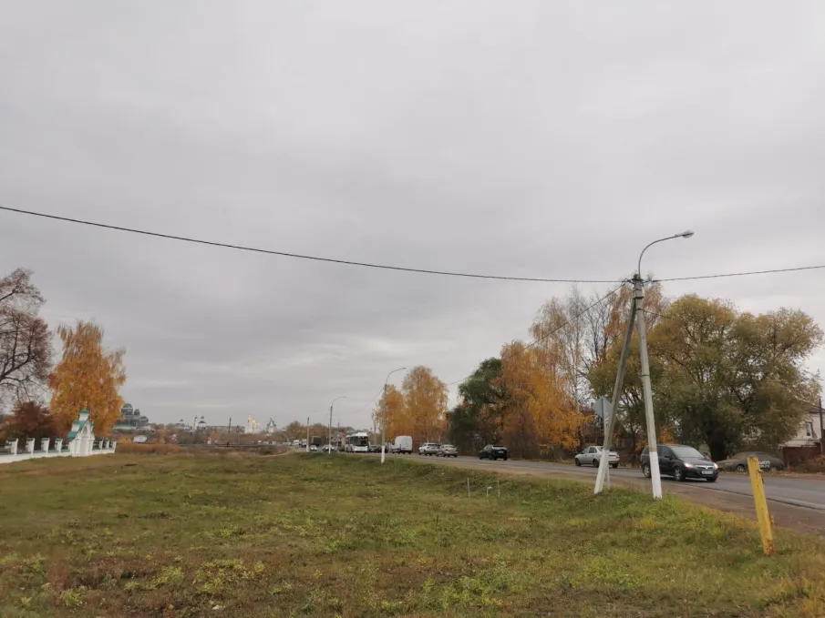 Строительство путепровода через железную дорогу в селе Выездное в Нижегородской области планируется начать в 2022 году. Прорабатываются варианты финансирования для обеспечения возможности старта строительства в 2022 году западного обхода Арзамаса