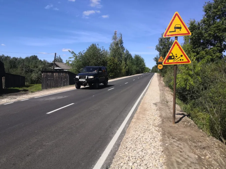 План ремонта дорог в Уренском районе Нижегородской области в 2021 году по нацпроекту выполнен почти на 50%. Комиссия приняла после ремонта участок от железнодорожного переезда в поселке Климово до жилого района в северной части Уреня