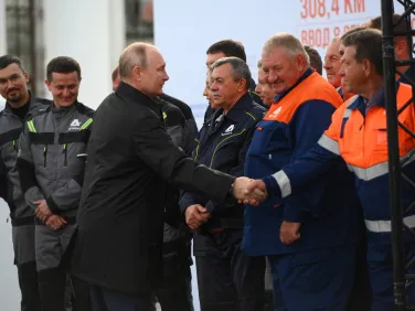 Владимир Путин в Арзамасе открыл движение по участкам автомобильной трассы М-12